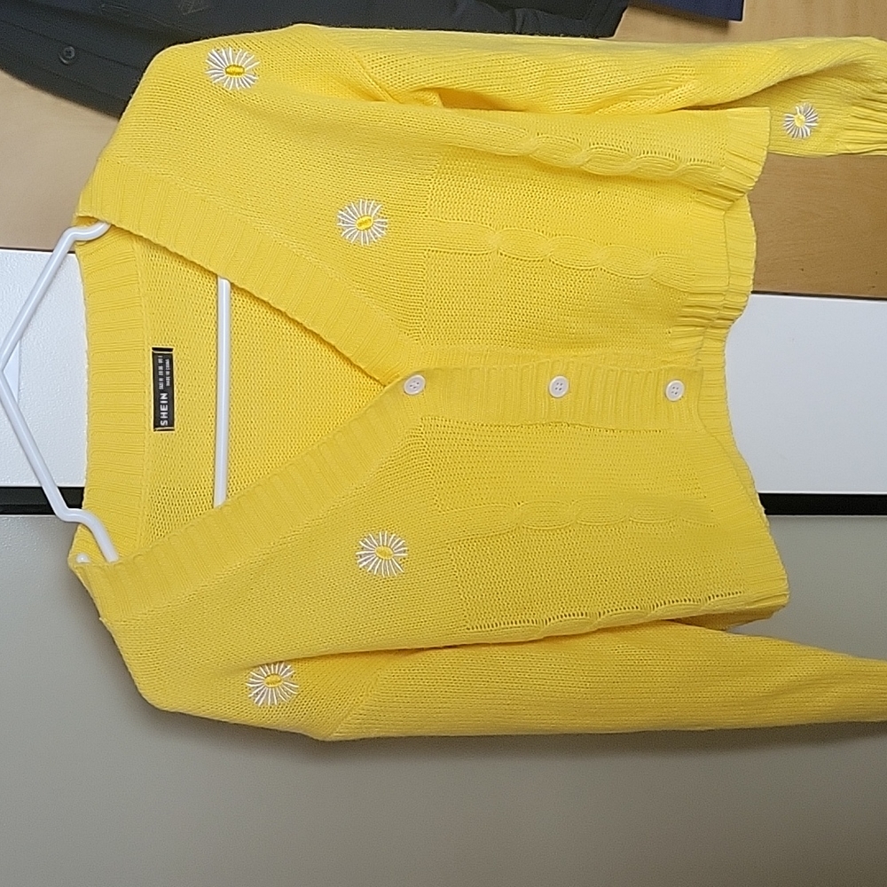 Cardigan fron Shein, Yellow color and medium size
